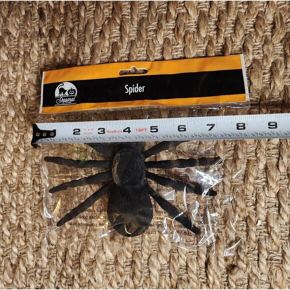 Large Tarantula Spiders Scary Halloween Prop Decor 4 Pc Arachnid NEW! - Picture 8 of 8